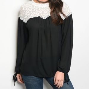 🌟Mallory Black & White Lace Blouse